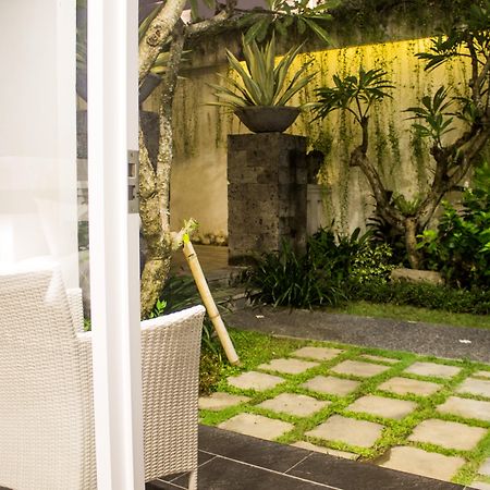 Transera Kamini Legian Hotel Zewnętrze zdjęcie