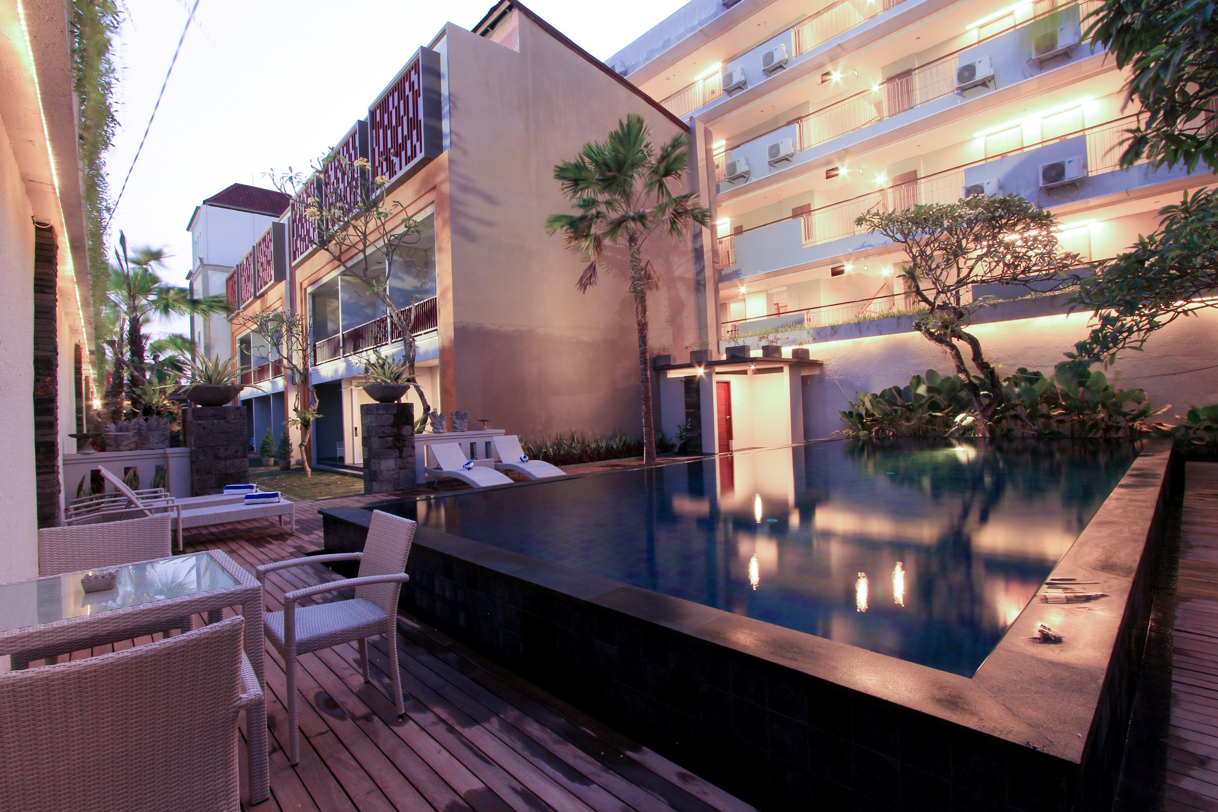 Transera Kamini Legian Hotel Zewnętrze zdjęcie
