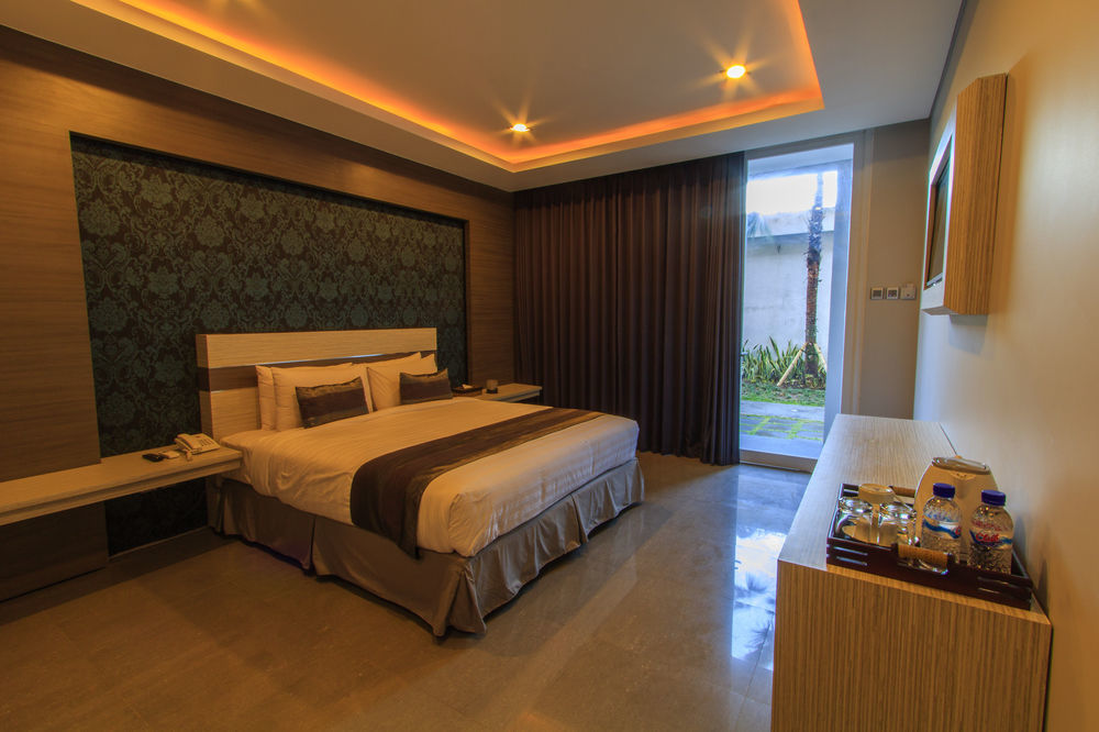 Transera Kamini Legian Hotel Zewnętrze zdjęcie