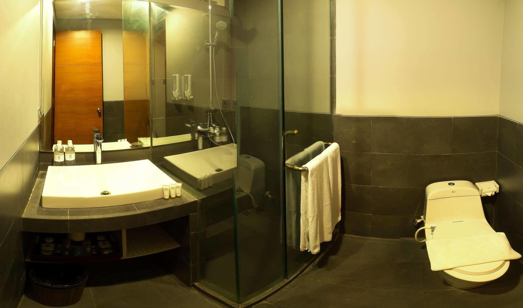 Transera Kamini Legian Hotel Zewnętrze zdjęcie