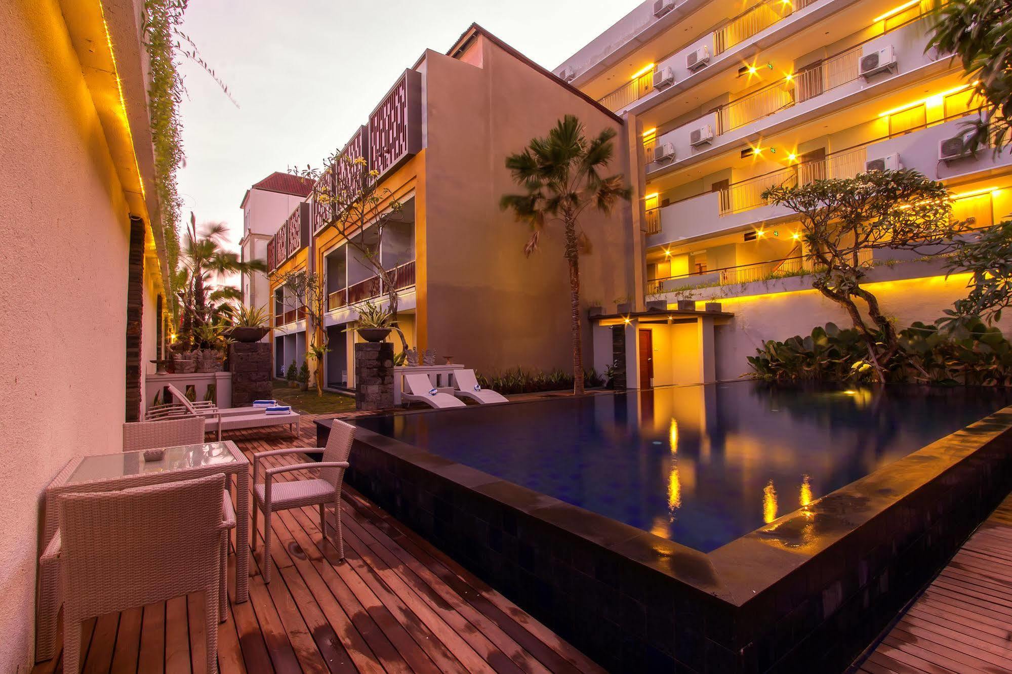 Transera Kamini Legian Hotel Zewnętrze zdjęcie