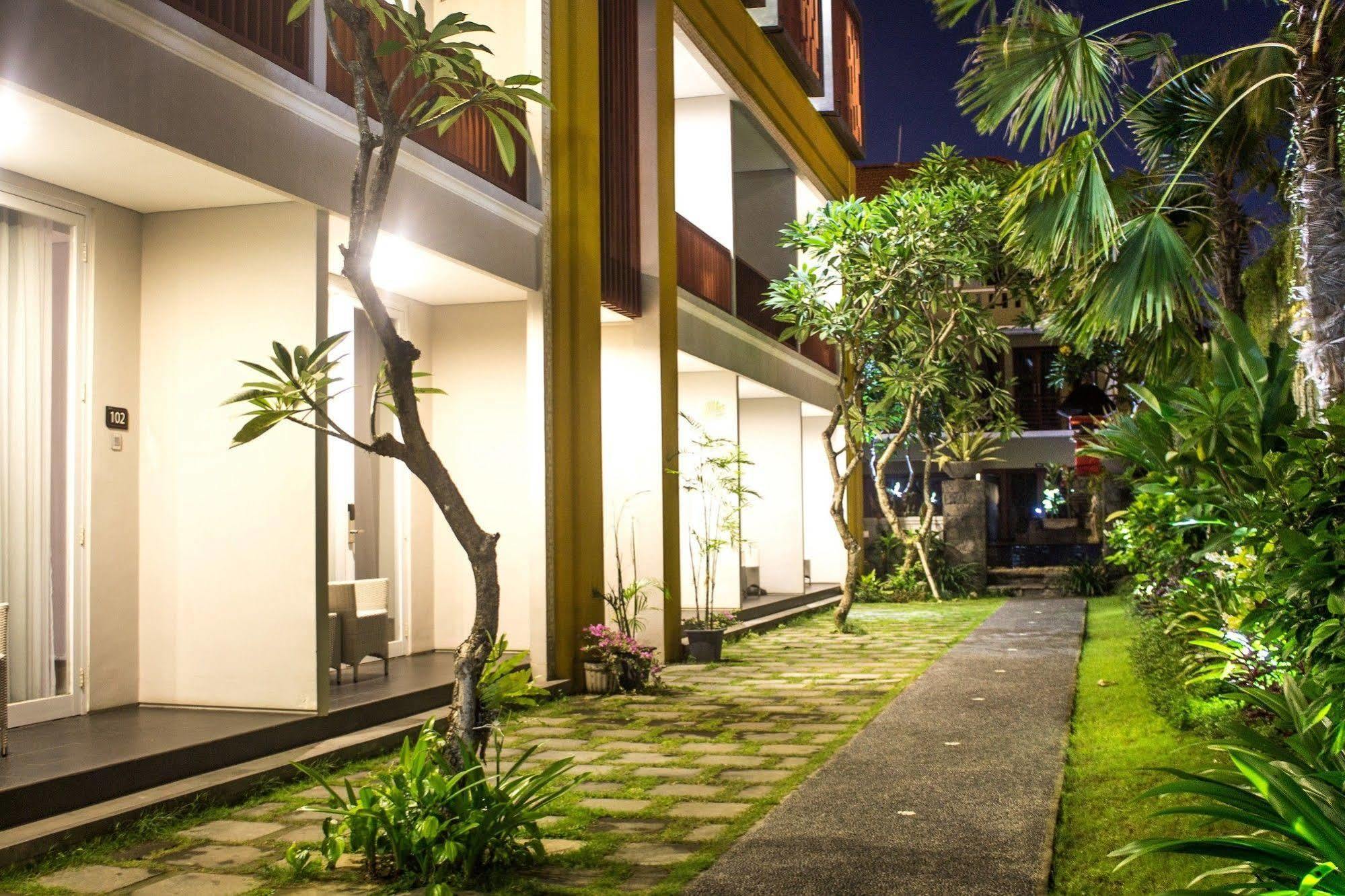 Transera Kamini Legian Hotel Zewnętrze zdjęcie