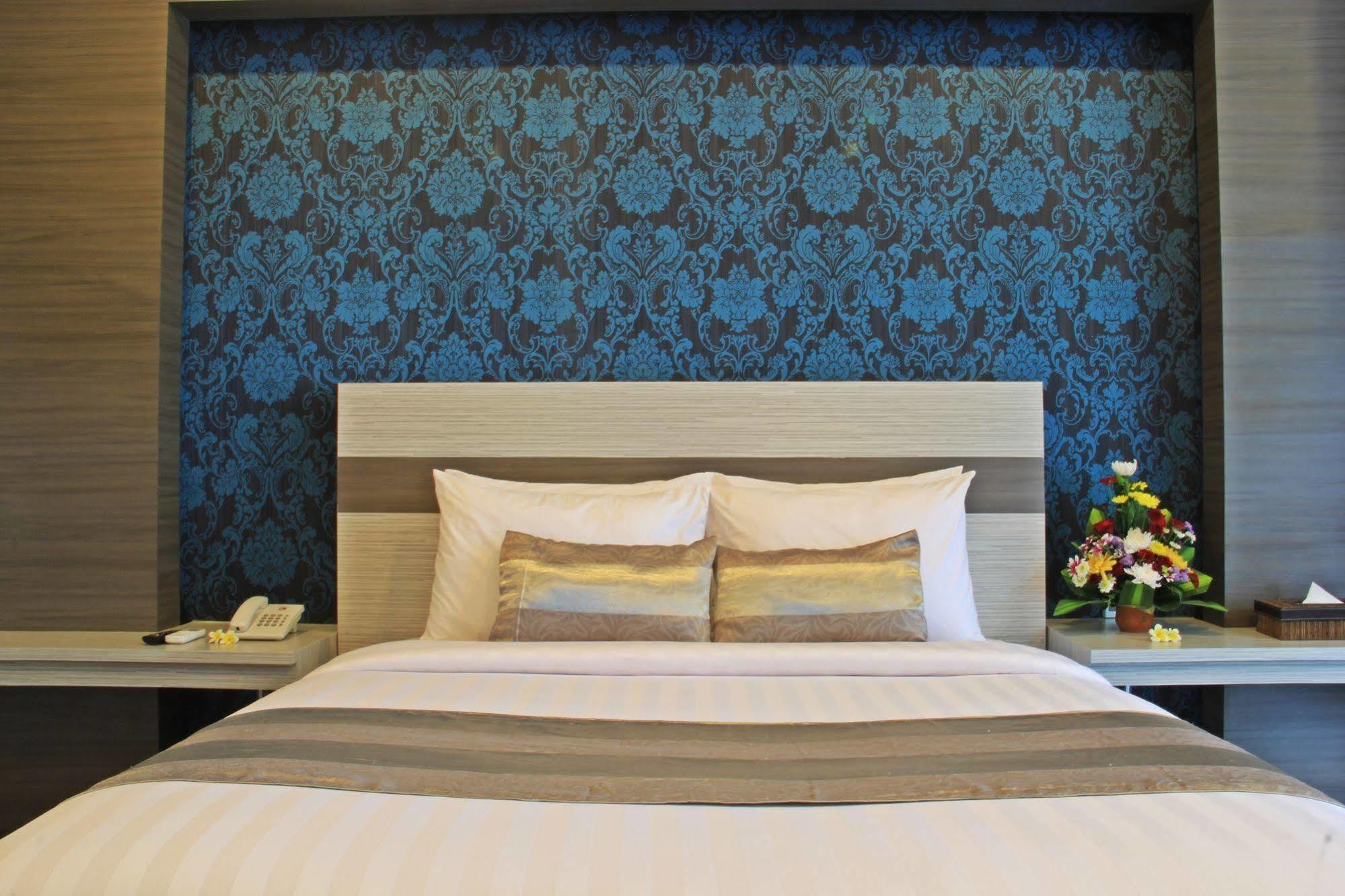 Transera Kamini Legian Hotel Zewnętrze zdjęcie